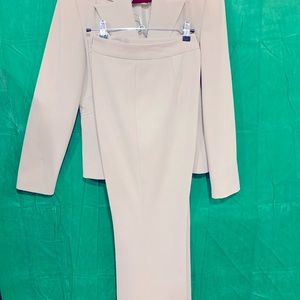 Signature by Larry Levine suit size 6 reg